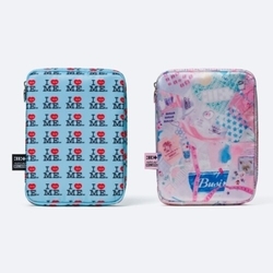 Illit Not Cute Anymore - Illit X Ashley Williams Pouch Version - Collage - Random Cover -incl. Multi Pouch, Photocard A Set, Photocard B + Lyrics CD