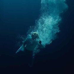 Låpsley Through Water