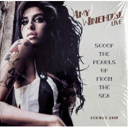 Amy Winehouse Scoop The Pearls Up From The Sea