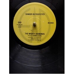 The Mighty Diamonds / Errol Dennis Danger in your eyes Vinyl 12" USED