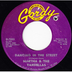 Martha Reeves & The Vandellas Dancing In The Street / There He Is (At My Door) Vinyl 7" USED