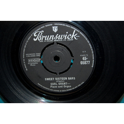 Earl Grant Sweet Sixteen Bars / Learnin' The Blues Vinyl 7" USED