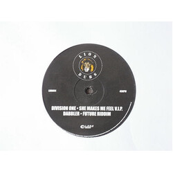 Visionary / Dabbler She Makes Me Feel (Division One VIP Mix) / Future Riddim VINYL 12" USED