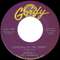 Martha Reeves & The Vandellas Dancing In The Street / There He Is (At My Door) Vinyl 7" USED